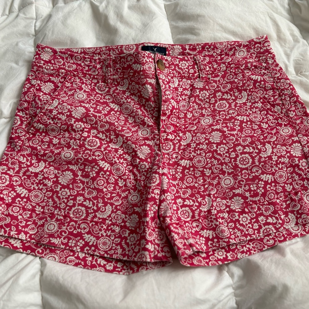 Like new red American Eagle ladies shorts size 12
